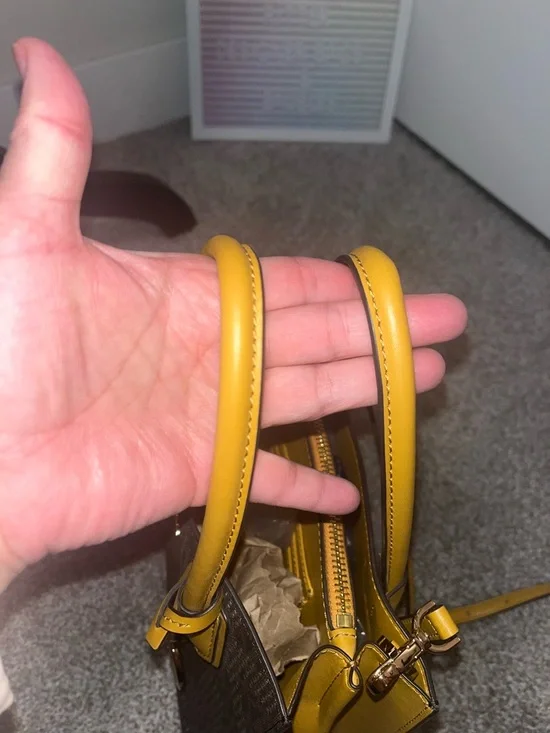 Michael Kors Mercer bag in Marigold - Picture 5 of 11